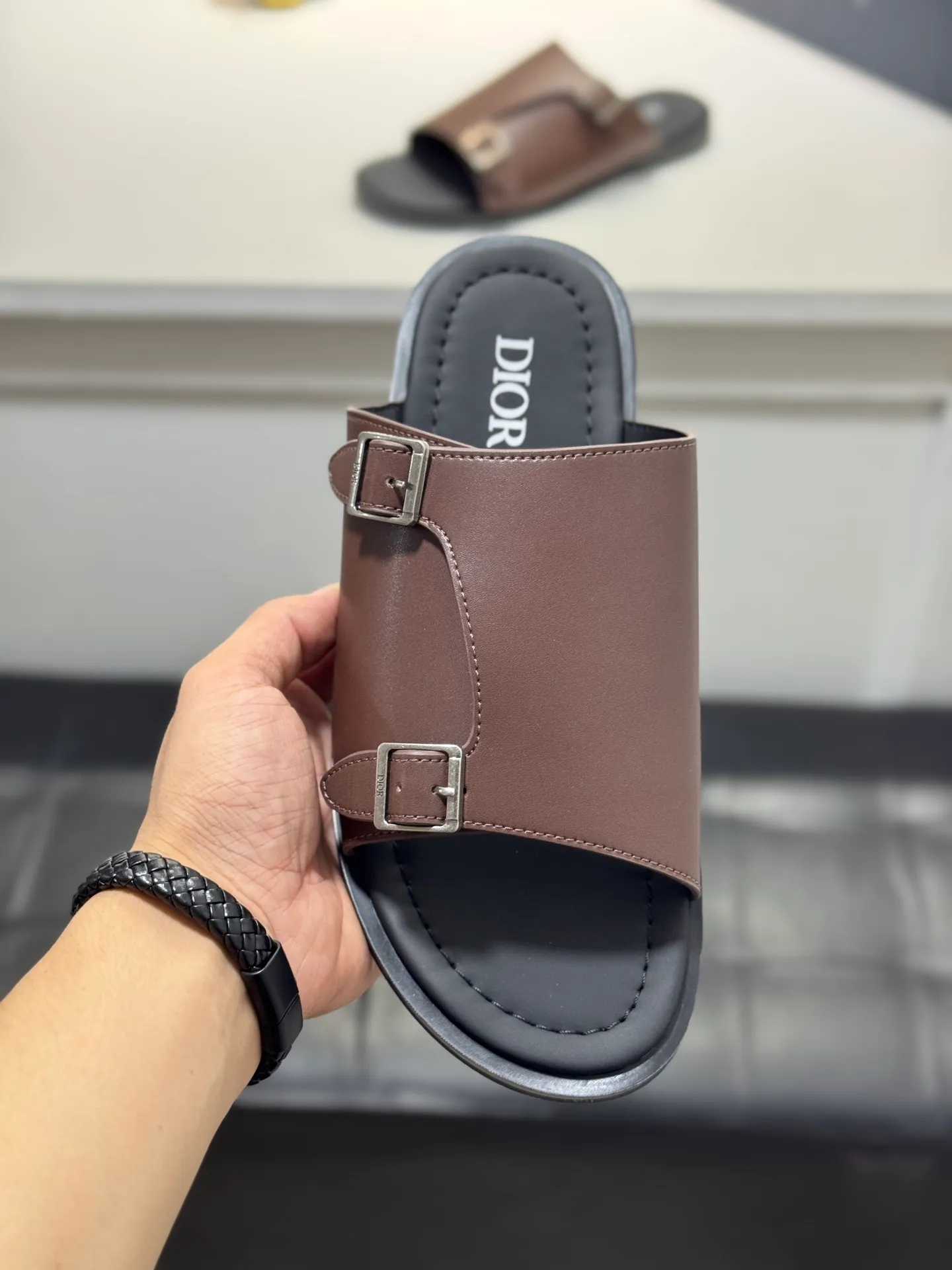 Men's men's shoes 💰320 [New style] 🦇🦇𝐂𝐡𝐫𝐢𝐬𝐭𝐢𝐚𝐧 𝐃𝐢𝐨𝐫 Dior slippers - the latest hot sandals, classic sandals, original replicas, super durable and versatile, cowhide leather with hardware accessories, very comfortable on the feet Look slim and white. Original molded outsole size: 38-44 (.45. Customized